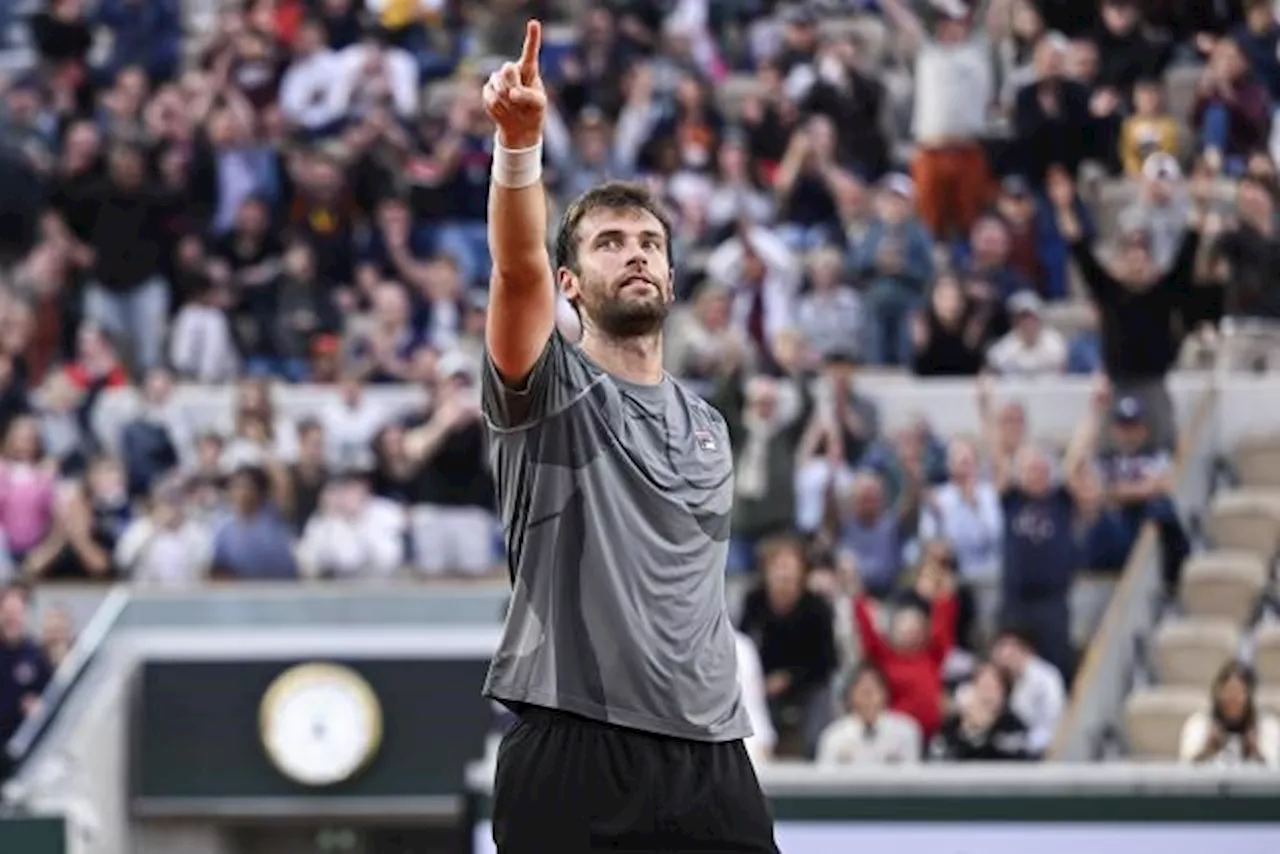 Quentin Halys remporte le duel franco-français face à Pierre-Hugues Herbert et rejoint les quarts de finale