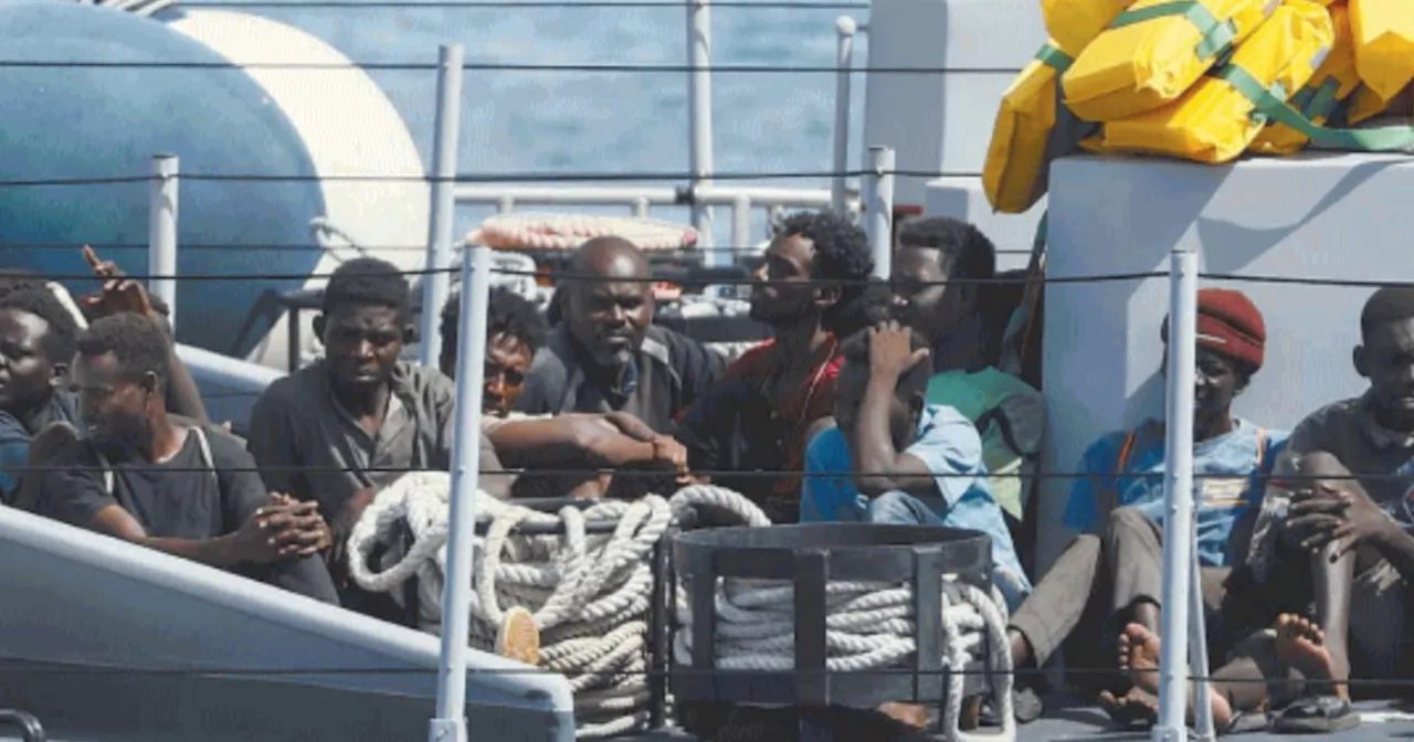 Migranti, i giudici ci rifilano 80 milioni di irregolari e la sinistra festeggia