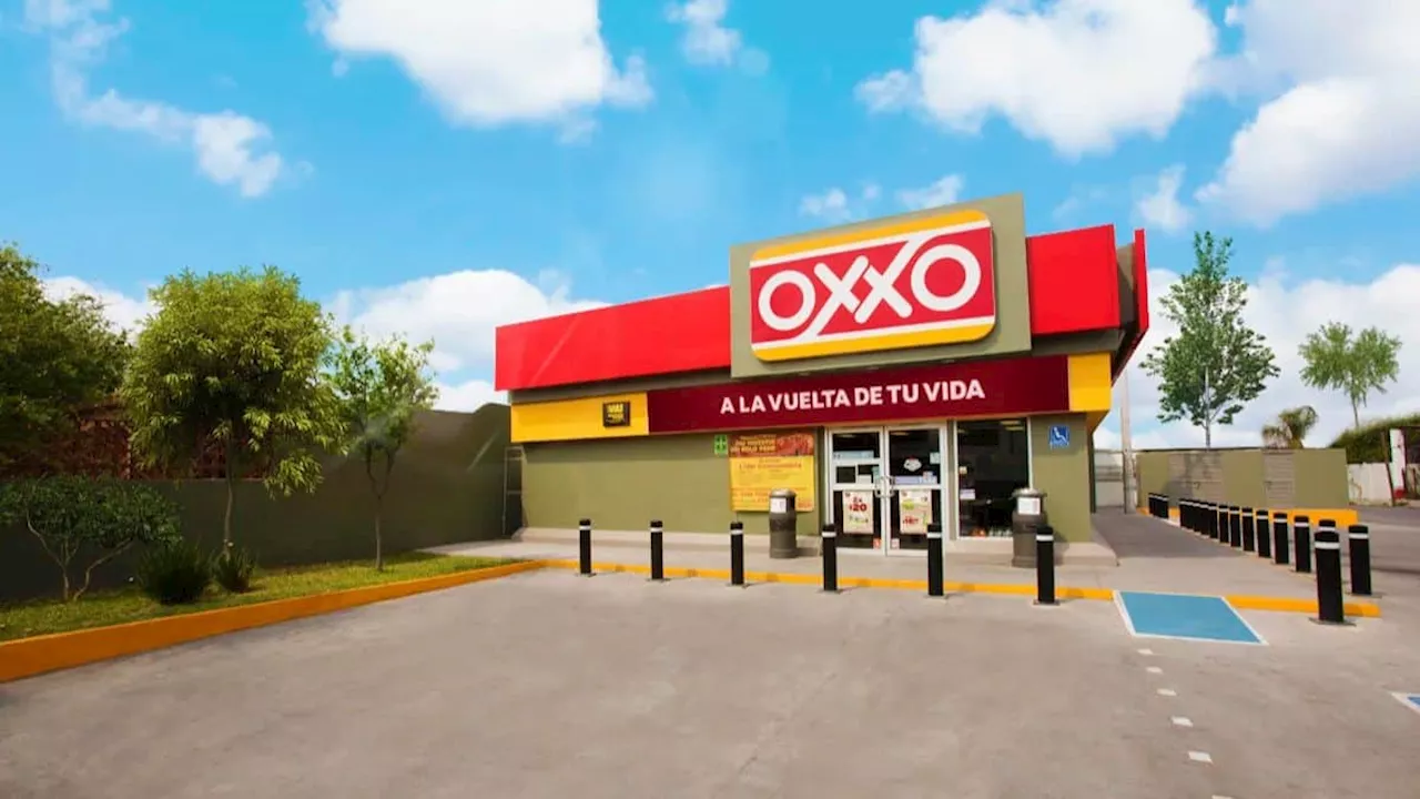 Empleado de Oxxo se esconde para no atender y es exhibido