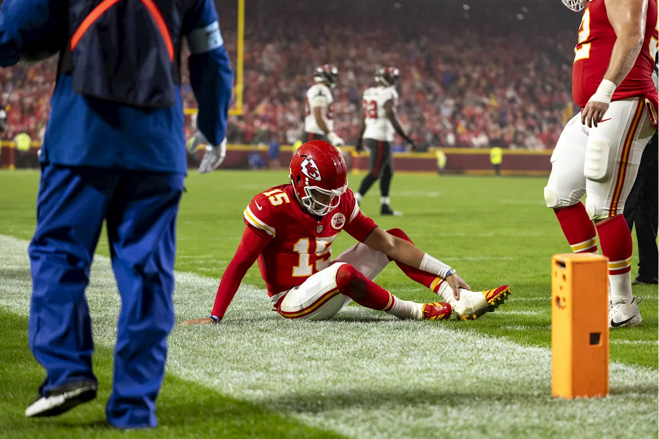 Chiefs' Patrick Mahomes Offers Details on Injured Ankle, Week 10 Playing Status