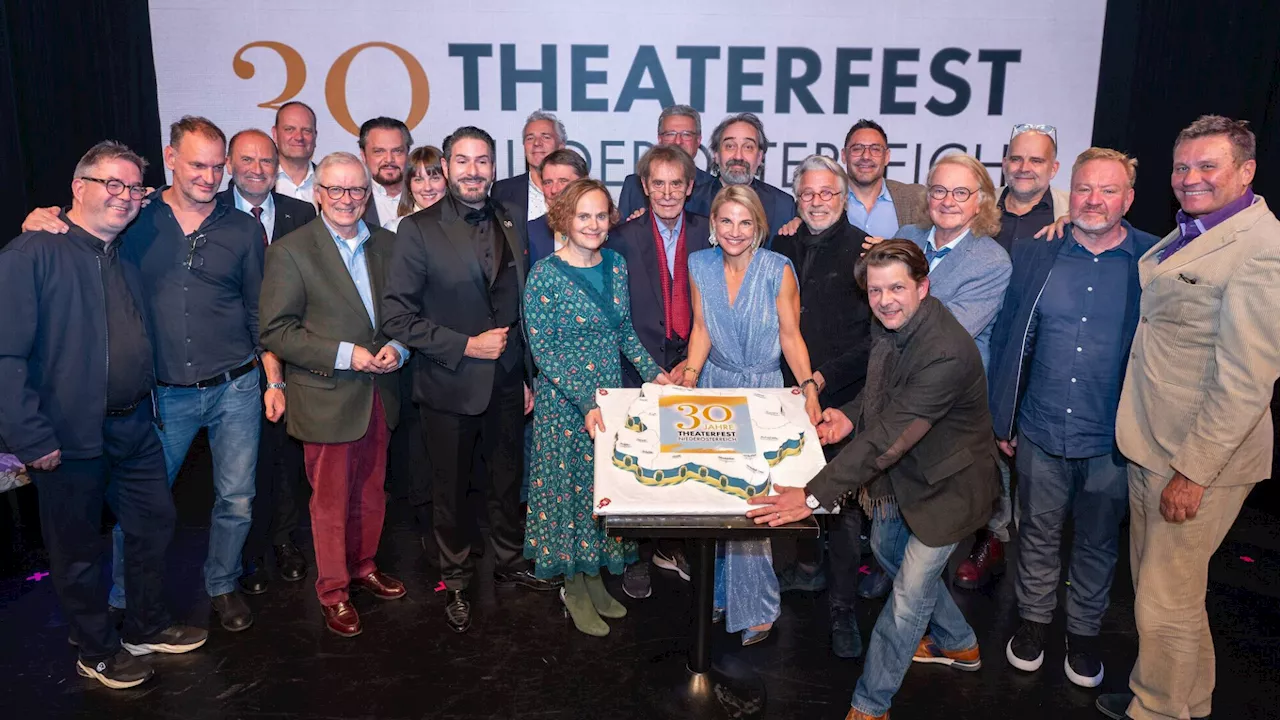 Theaterfest: Eine Torte, 20 Intendanten - und jede Menge Gratulanten