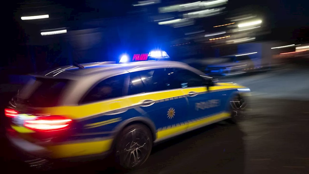 Nordrhein-Westfalen: Mann rast mit gestohlenem Auto vor Polizeikontrolle davon