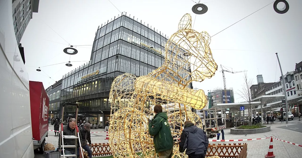 Statt Weihnachtsbaum: Dieses leuchtende Riesen-Tier steht auf Bielefelds Jahnplatz