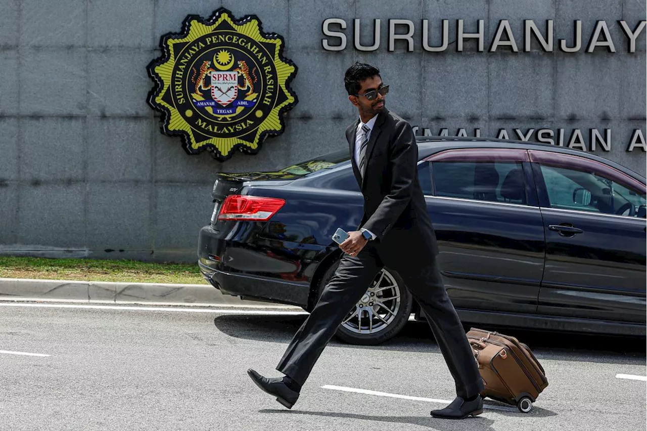 FashionValet founders arrive at MACC HQ to be questioned over RM43.9mil losses