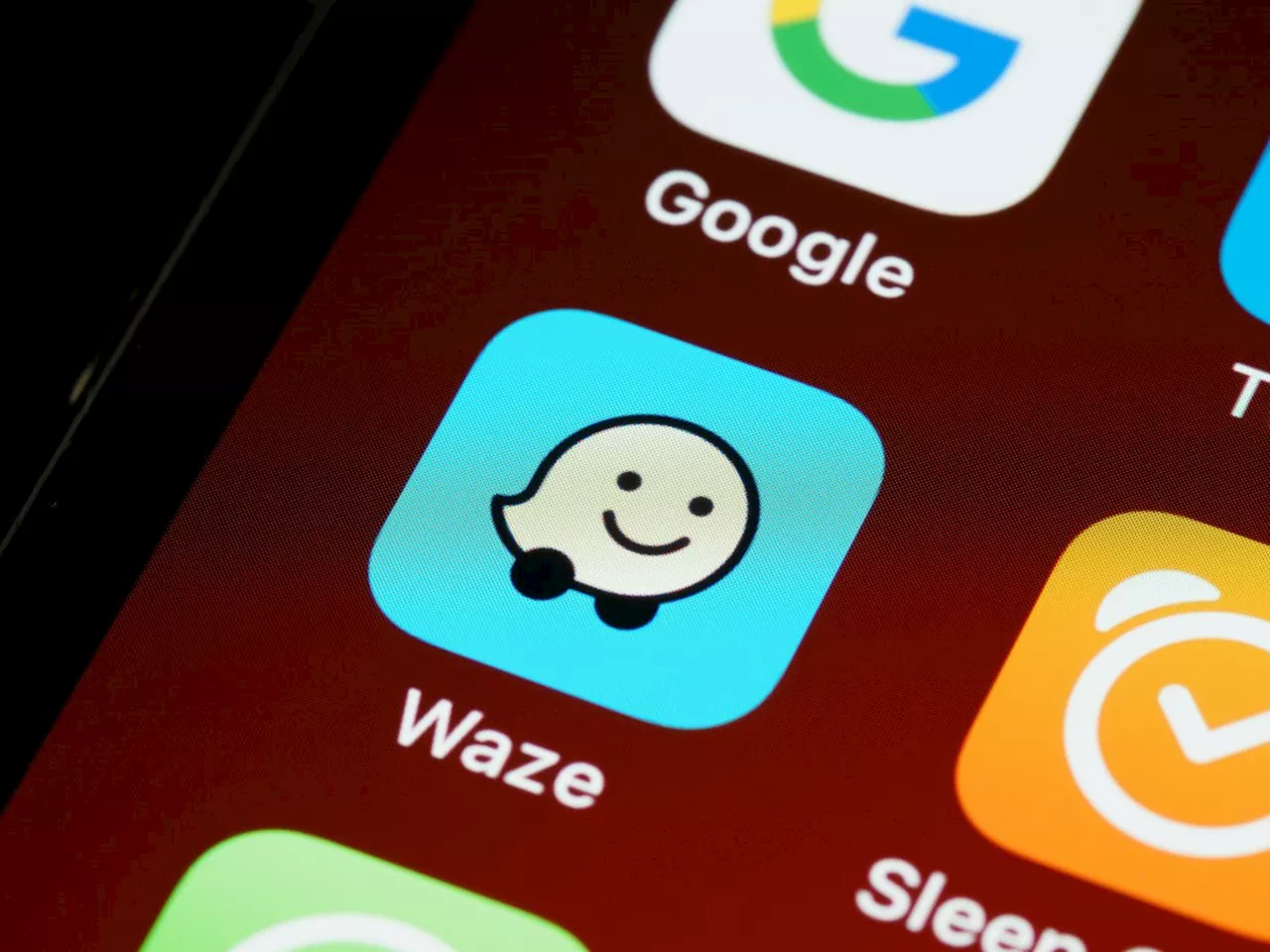 Navigation nightmare as Waze displays interface in foreign languages