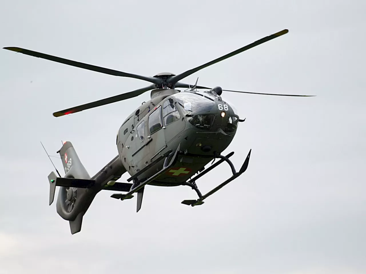 Armee-Helikopter kollidiert vor Landung in Alpnach OW mit Gelände