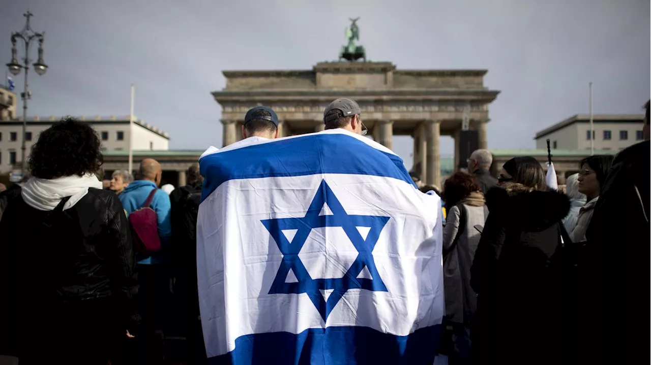 Das Grundgesetz im Kampf gegen Judenhass: Warum die Verfassung mehr zum Antisemitismus sagen soll