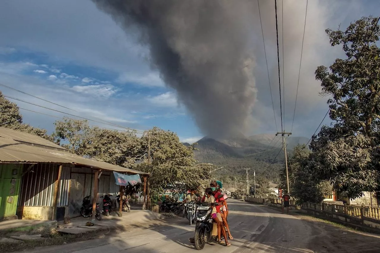 Indonesia asks residents near volcano to leave