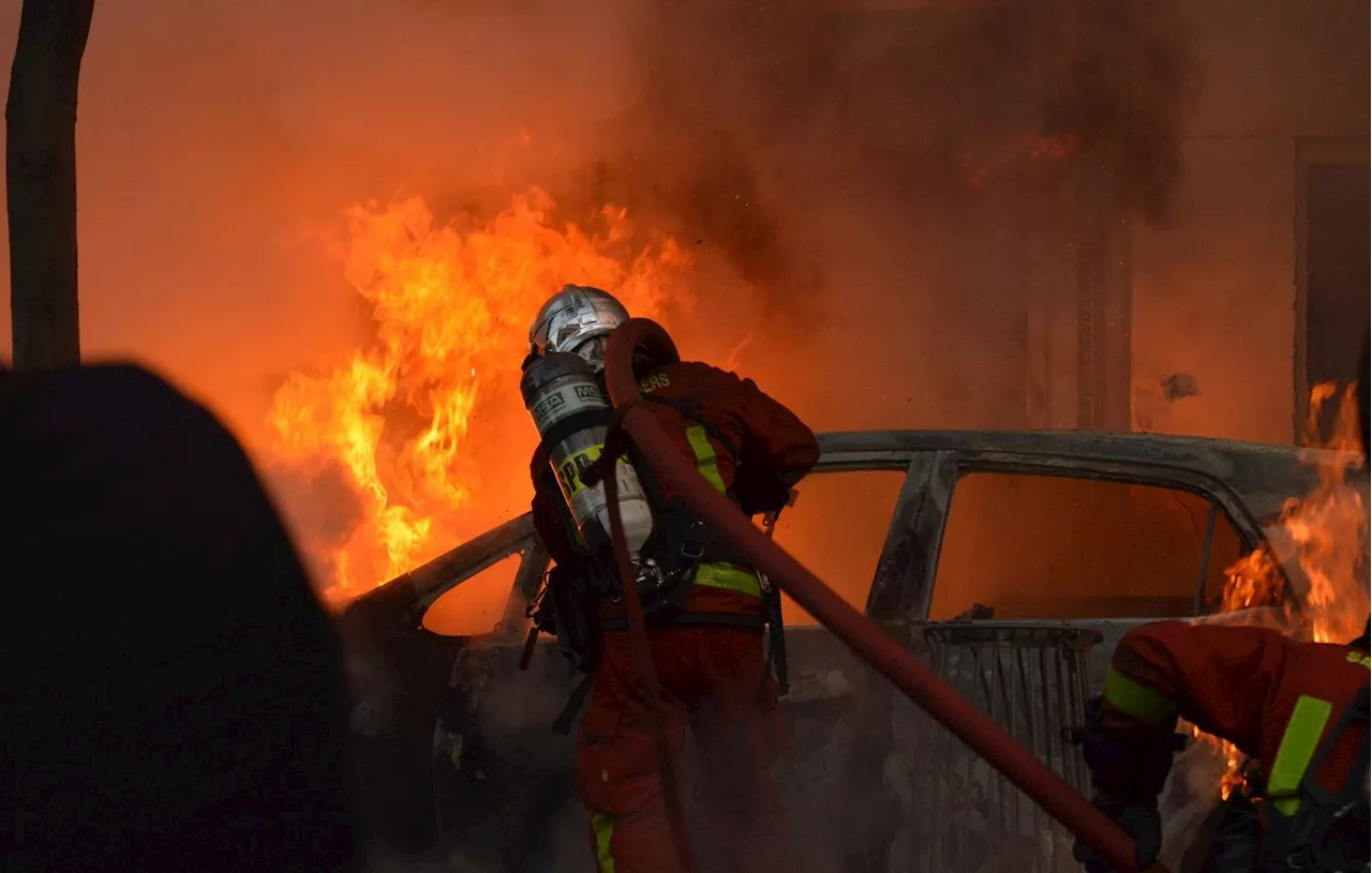 Val-d’Oise : Un incendie criminel détruit quatre véhicules dans un garage, deux suspects interpellés