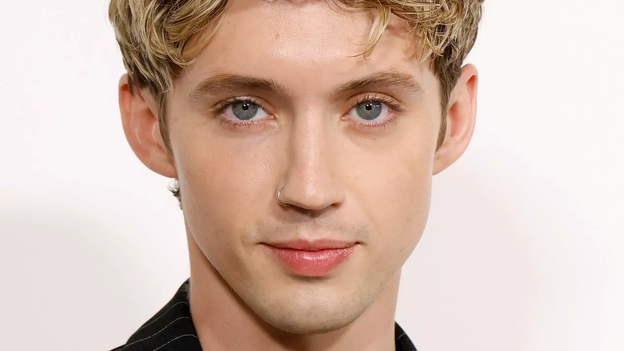 For Troye Sivan, Makeup Is “Less About The Aesthetic”