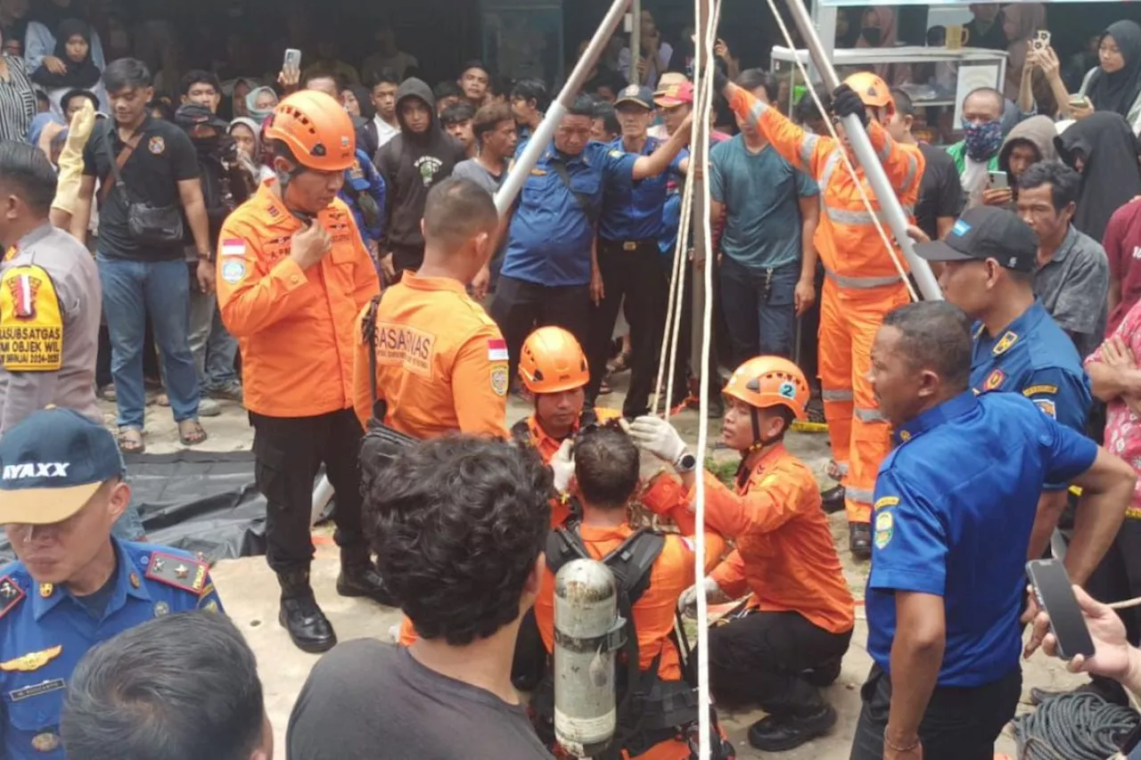 Tim SAR gabungan evakuasi empat orang terjebak di dalam sumur beracun