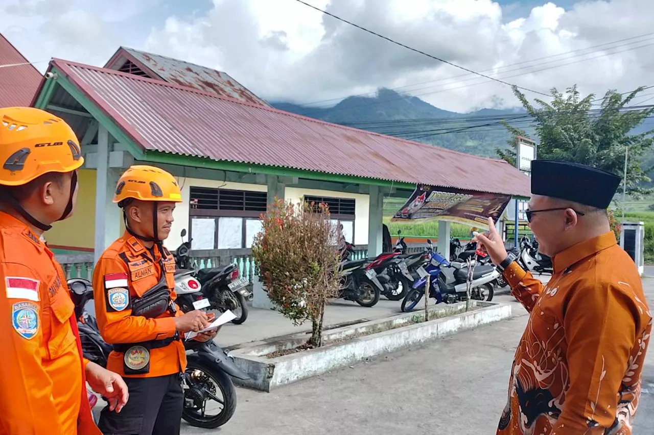 Warga puncak Gunung Marapi beraktivitas normal pascaerupsi Marapi