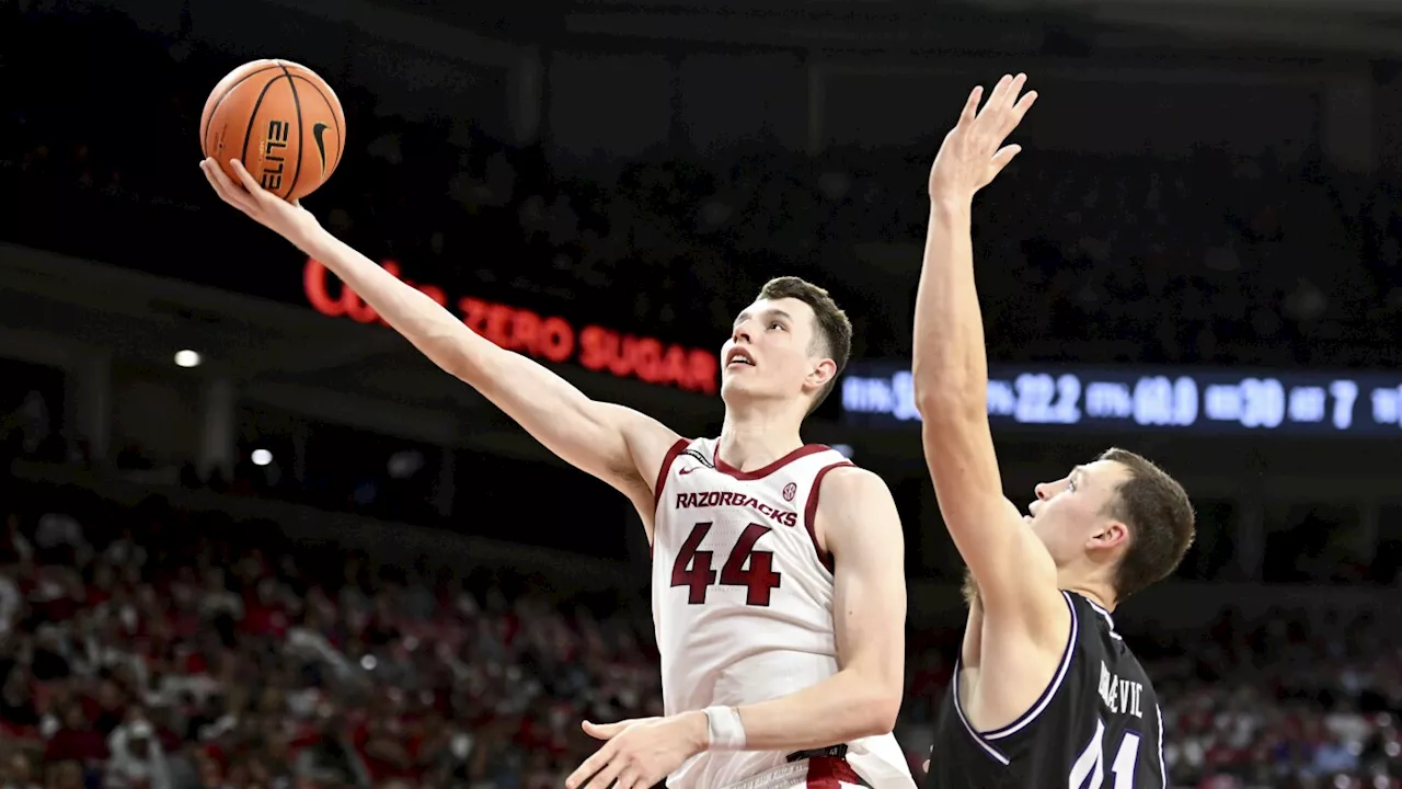 No. 16 Arkansas beats Lipscomb 76-60 in coach John Calipari's debut