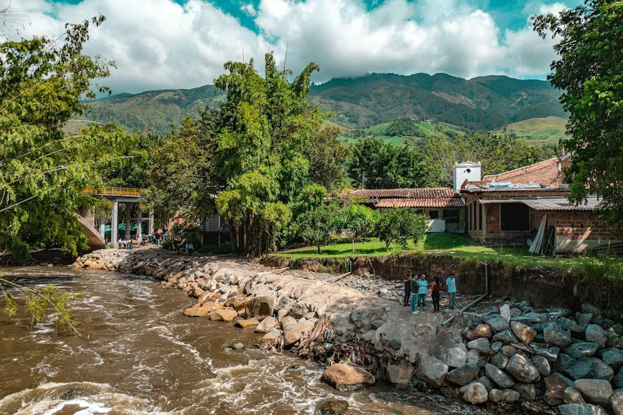 Con inversión de 500 millones avanzan obras de mitigación en el río Medellín en Barbosa