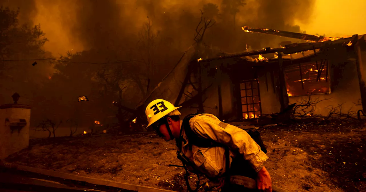 Homes destroyed as Ventura County residents flee Mountain Fire: 'Never seen anything like this'