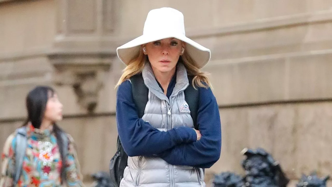 Kelly Ripa is nearly unrecognizable in a chic summer hat in New York City