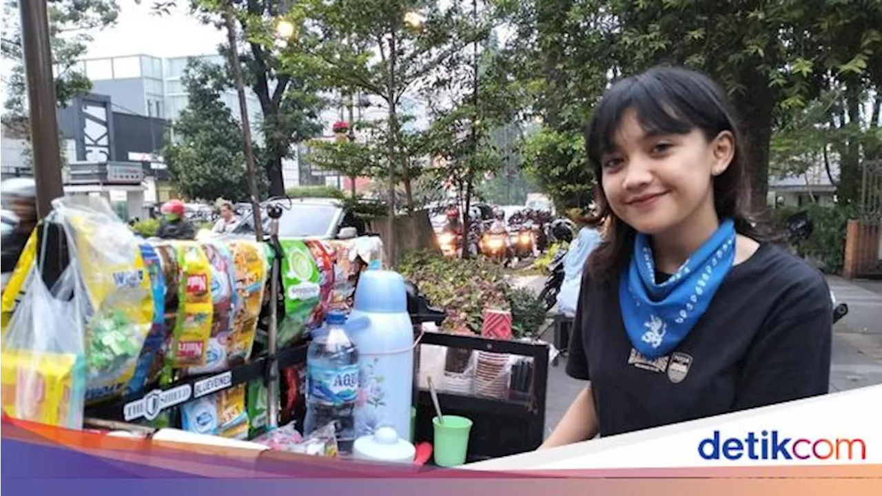 Cerita Bella, Rela Jualan Kopi Pinggir Jalan Demi Mengejar Mimpi