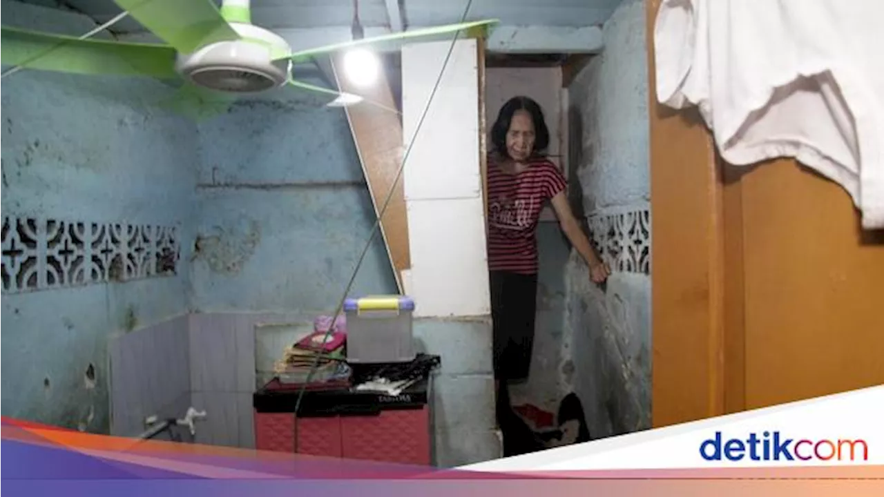 Miris! Begini Sumpeknya Rumah Nenek Hasna, 2x3 Meter Dihuni 13 Orang