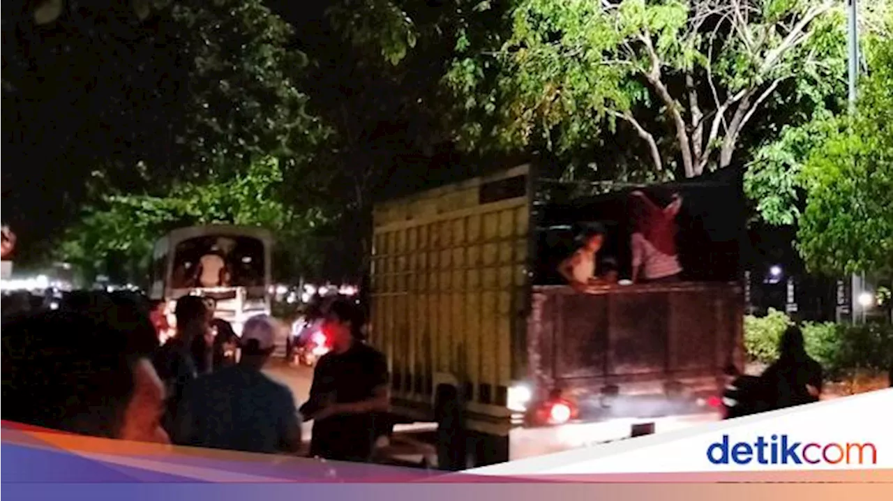 Rohingya di Depan Kemenkumham Aceh Diusir Warga!