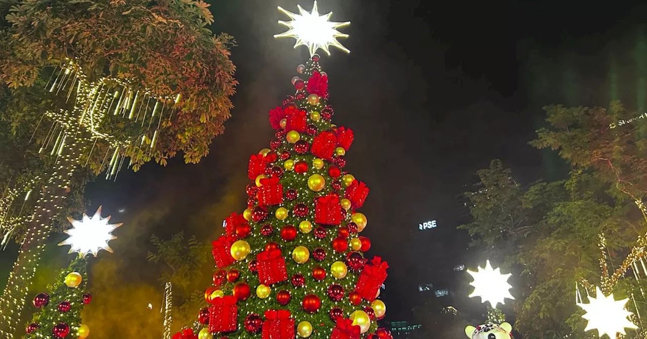 Giant Christmas Tree lights up Bonifacio Global City