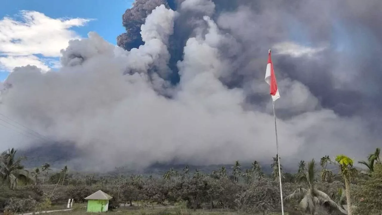 Tinggi Kolom Letusan Capai 8 Kilometer, Jurnalis Diminta Tinggalkan Pos Pengamatan