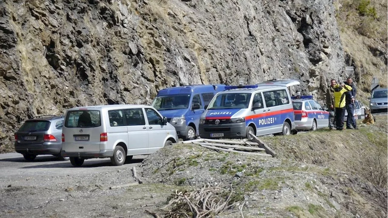  Tür bleibt nach Crash zurück – Lenker mit Fahrerflucht