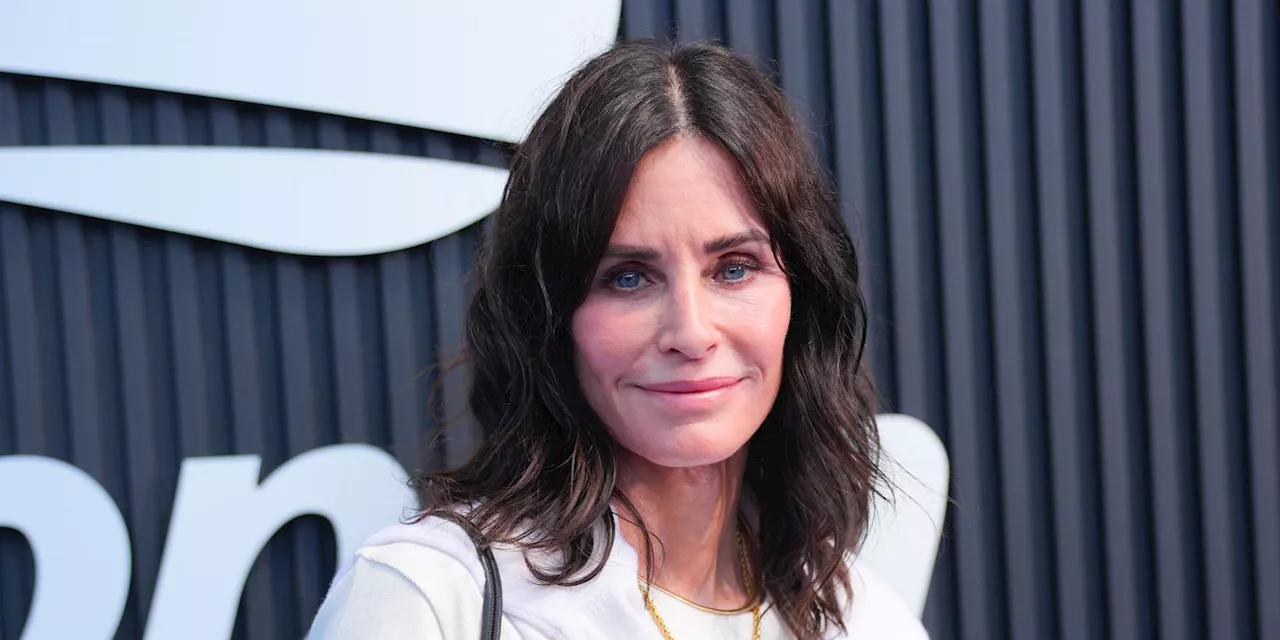 Courteney Cox Says Jennifer Aniston Stole So Many Clothes From 'Friends'