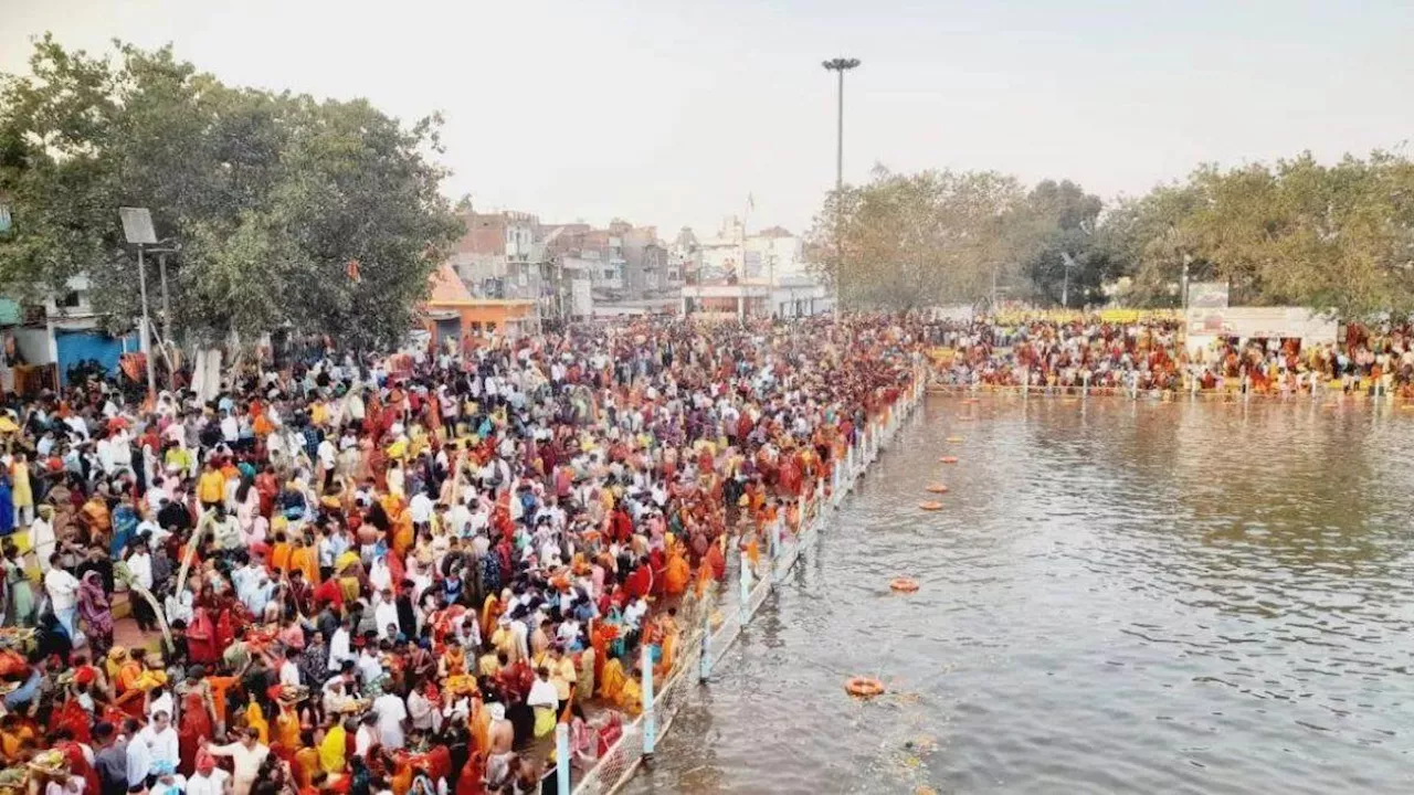 Chhath Puja: व्रती महिलाओं ने धूमधाम से मनाया खरना, आज शाम डूबते सूर्य को दिया जाएगा अर्घ्य