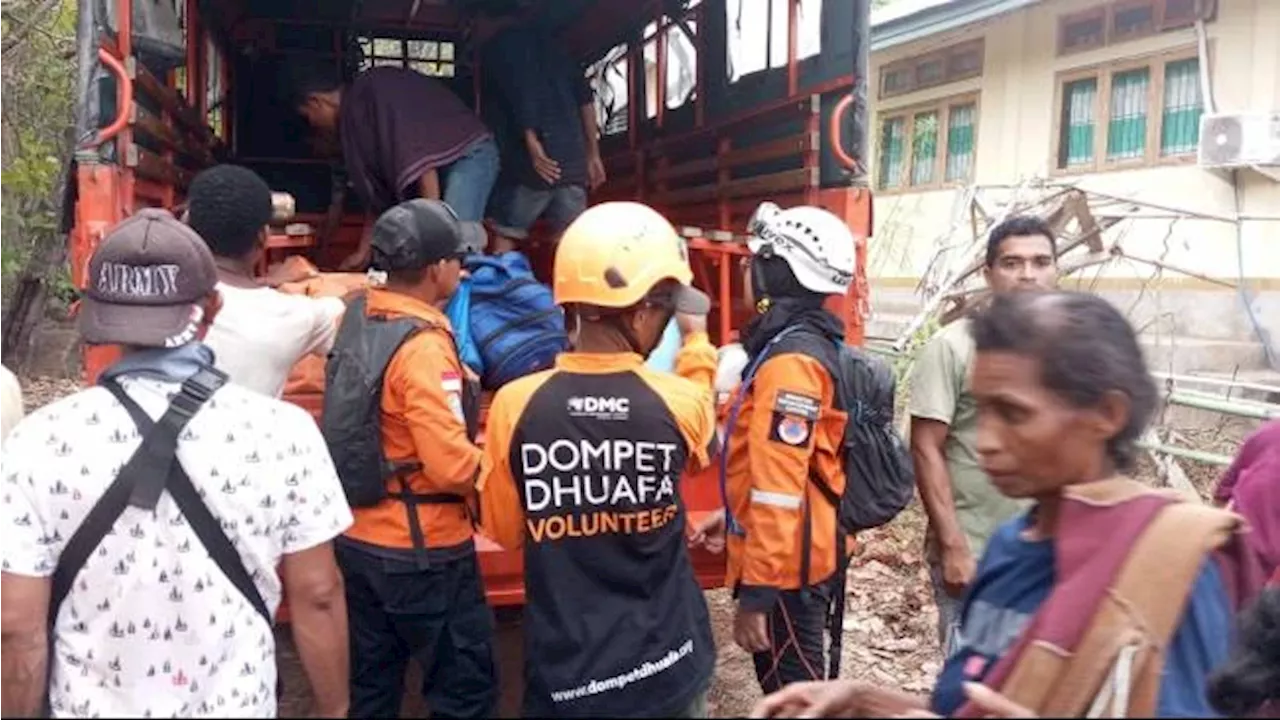 Erupsi Gunung Lewotobi Laki-Laki, Tim SAR Evakuasi Warga Menuju Pengungsian