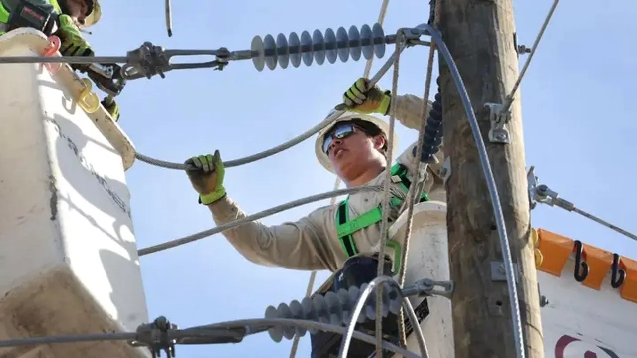 PG&E sees unplanned power outages as Diablo Winds whip throughout the region