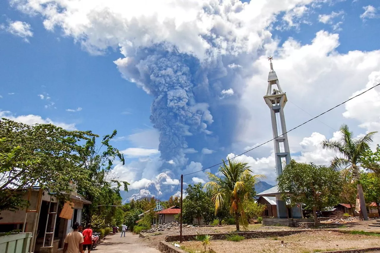 Indonésie: nuage de cendres de près de 8 kilomètres dans une nouvelle éruption du volcan Laki-Laki