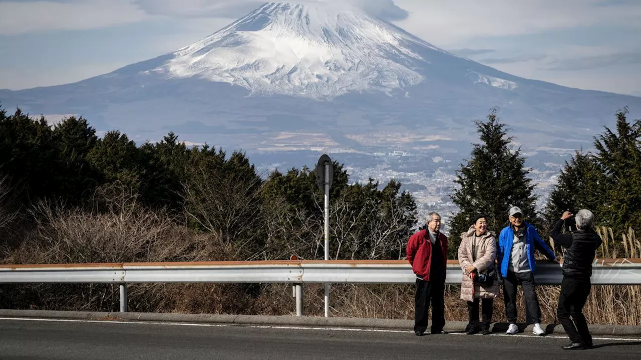 Puncak Gunung Fuji Jepang Akhirnya Bersalju Setelah Memecahkan Rekor 130 Tahun, Dampak Krisis Iklim Kian Nyata