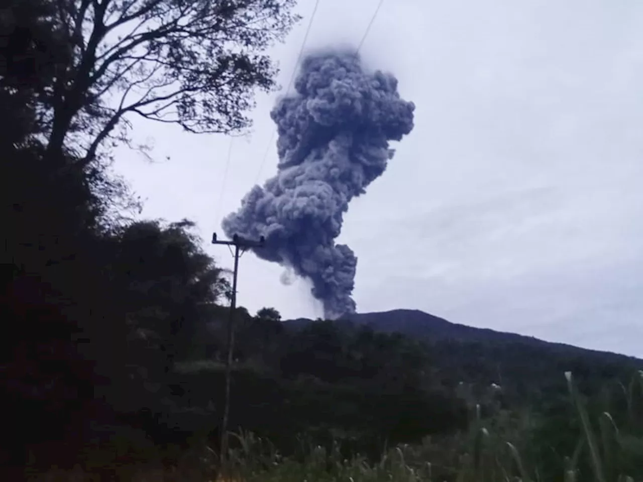 Aktivitas Meningkat, Status Gunung Marapi Naik Jadi Siaga