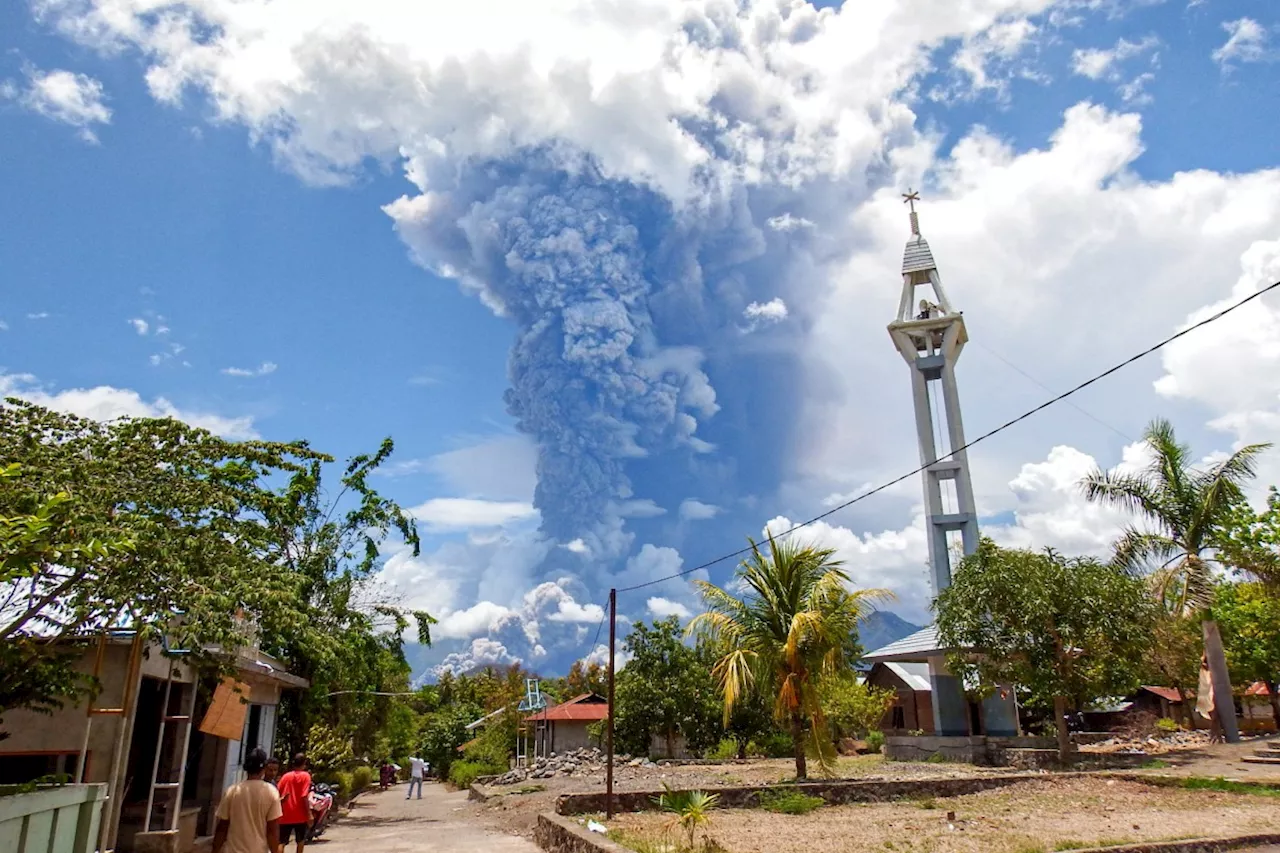 Indonesia volcano belches colossal ash tower