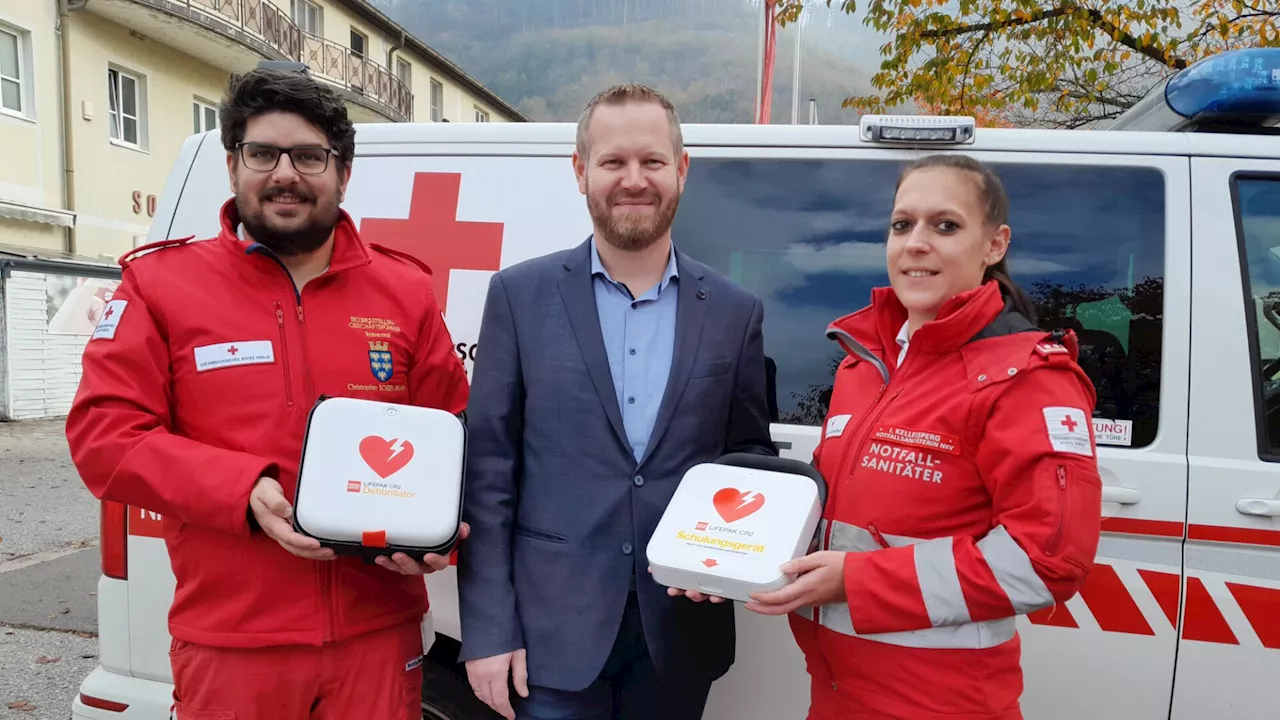 Übungsdefibrillator für die Rotkreuz-Kids und Sanitäter in Lilienfeld