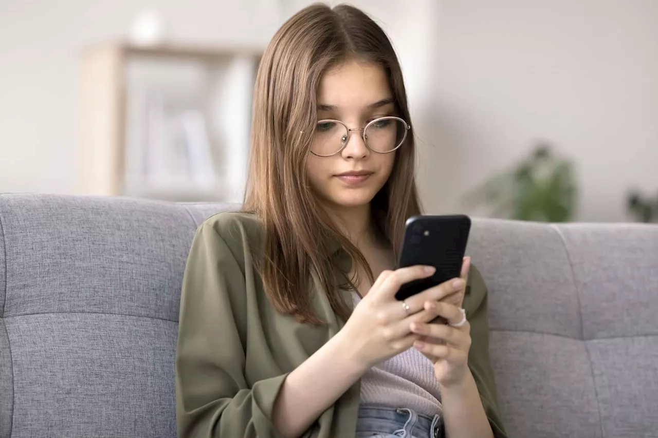 Australia Planning 'World-Leading' Social Media Ban for Kids Under 16: 'Doing Harm to Our Kids'