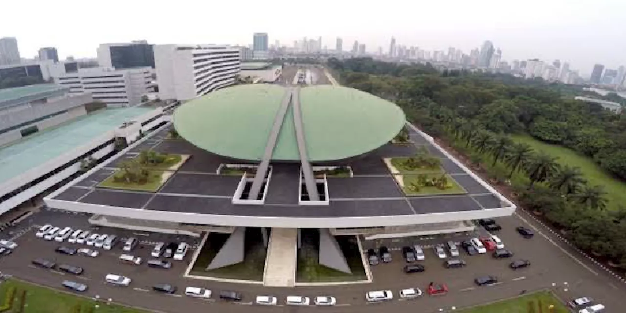 Mulai Besok, Lagu Indonesia Raya Diputar Setiap Hari Kerja di Gedung DPR dengan Sikap Sempurna