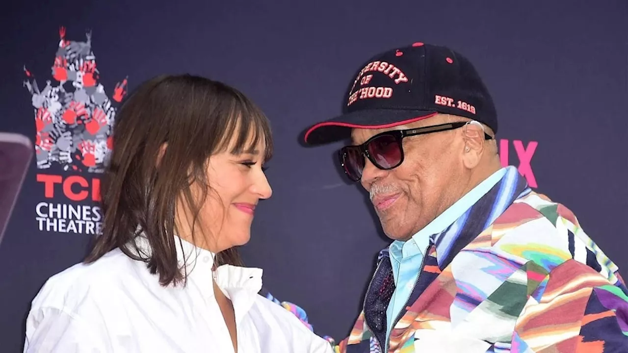 Rashida Jones roemt overleden vader Quincy: een icoon, een genie