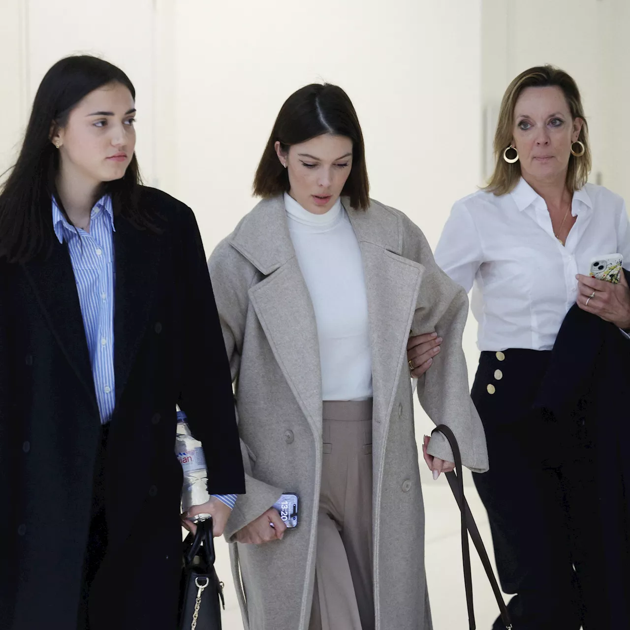 Iris Mittenaere : son ex-compagnon condamné à six mois de prison ferme pour violences conjugales