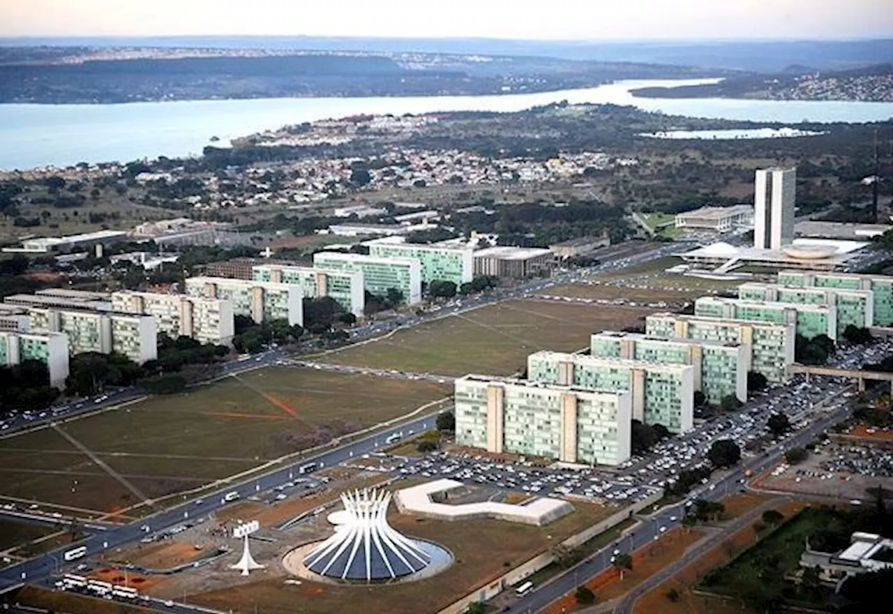 Em meio a debate sobre cortes de gastos, governo prepara reajuste salarial de 30% para comissionados