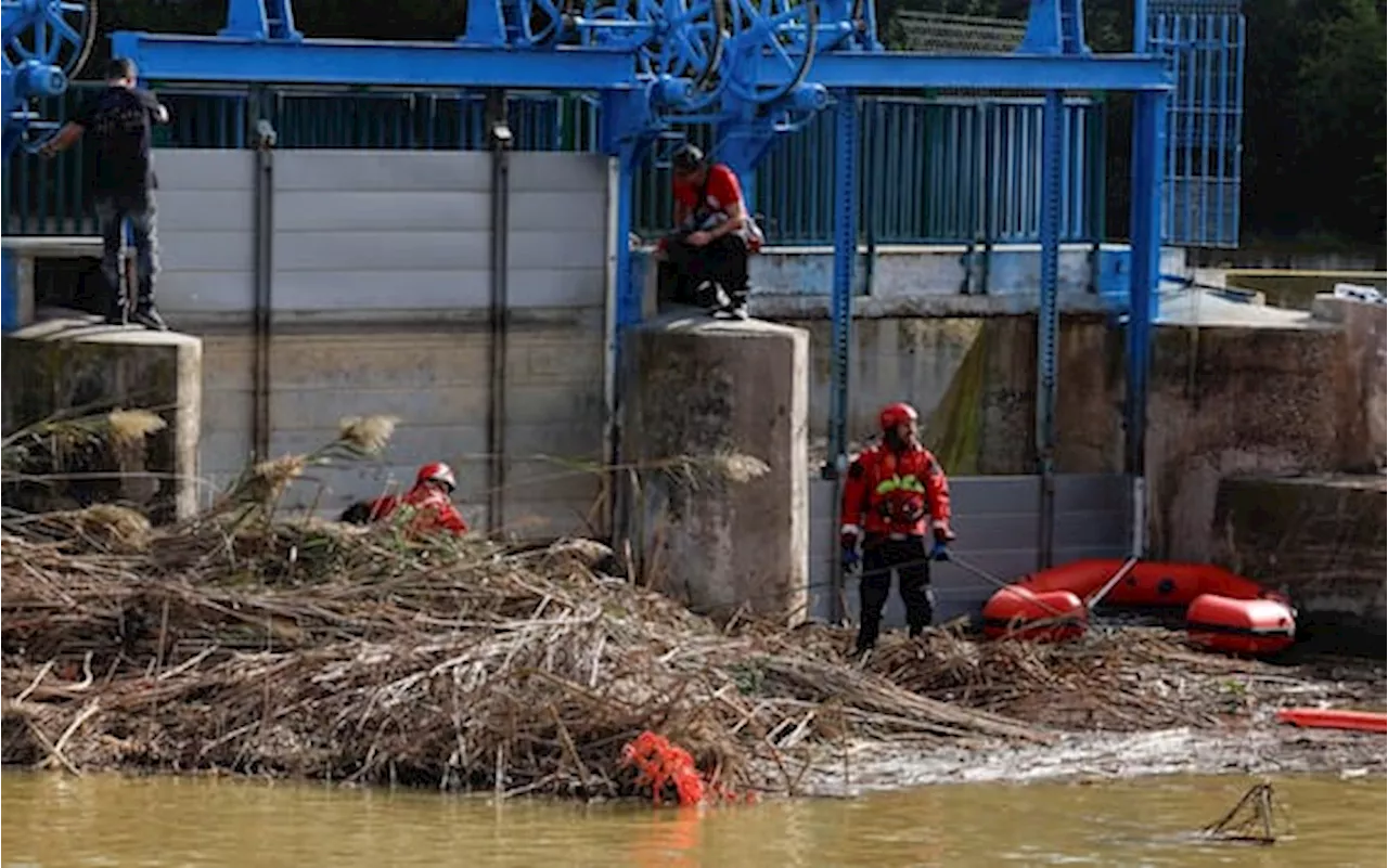 Alluvione Valencia, trovato corpo di bimbo di 5 anni. Aumentano denunce persone disperse