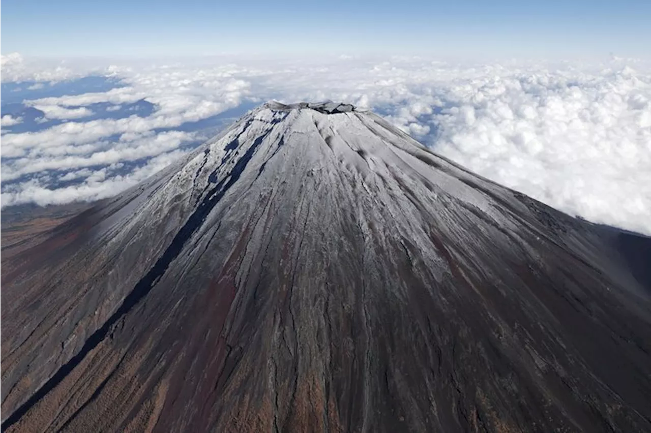 Snowcap on Japan's Mt Fuji this year is latest spotted in 130 years