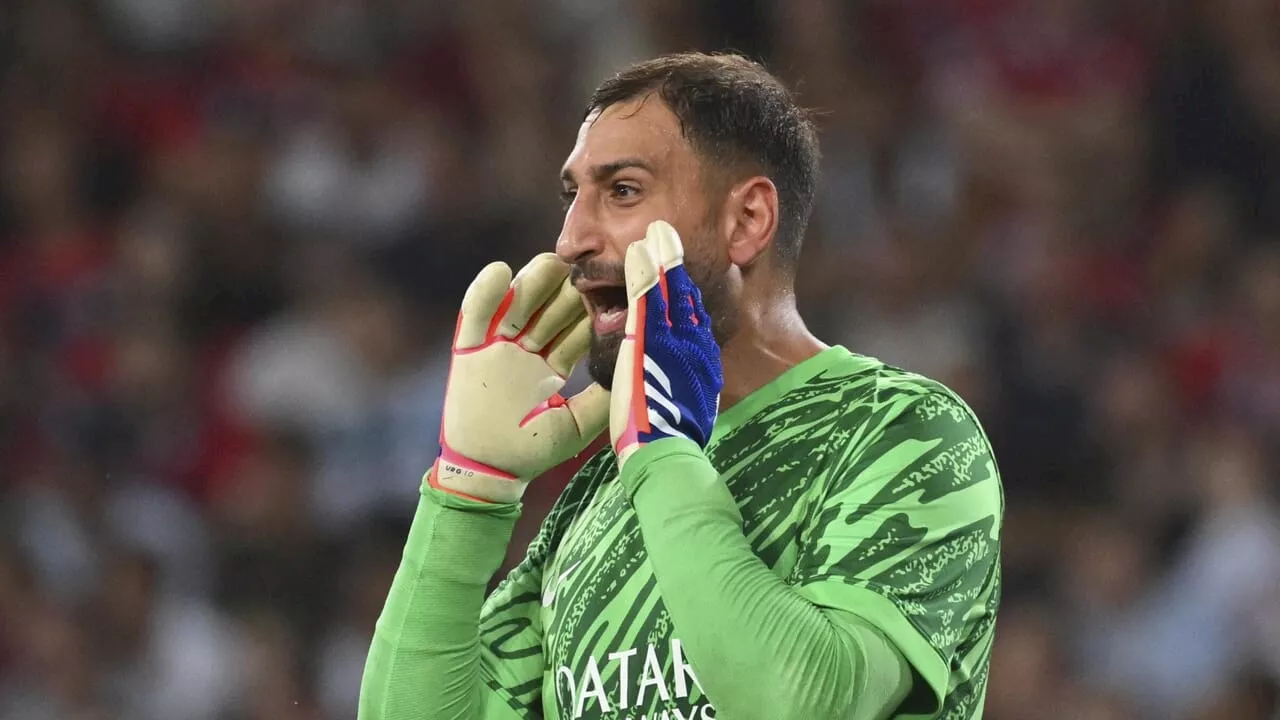 Donnarumma (ancora) nel mirino di critica e tifosi: 'Deve andare in panchina'