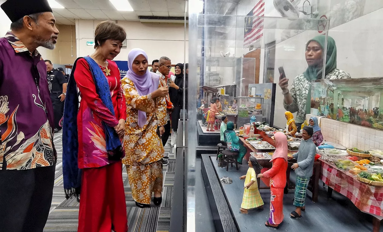 Pameran miniatur kepelbagaian etnik Malaysia di Muzium Adat