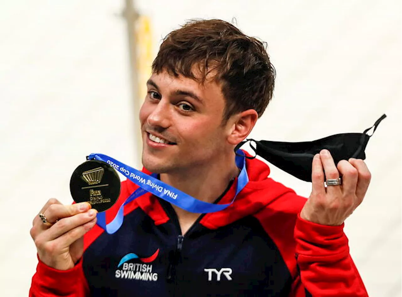 Dai tuffi ai lavori a maglia, la nuova vita di Tom Daley