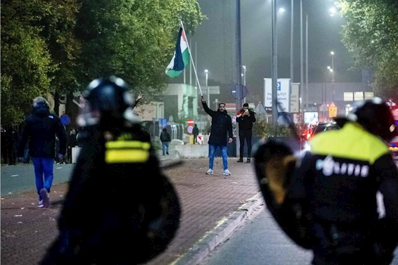 Tifosi israeliani aggrediti ad Amsterdam. La polizia: 'Voci di ostaggi ma nessuna conferma'