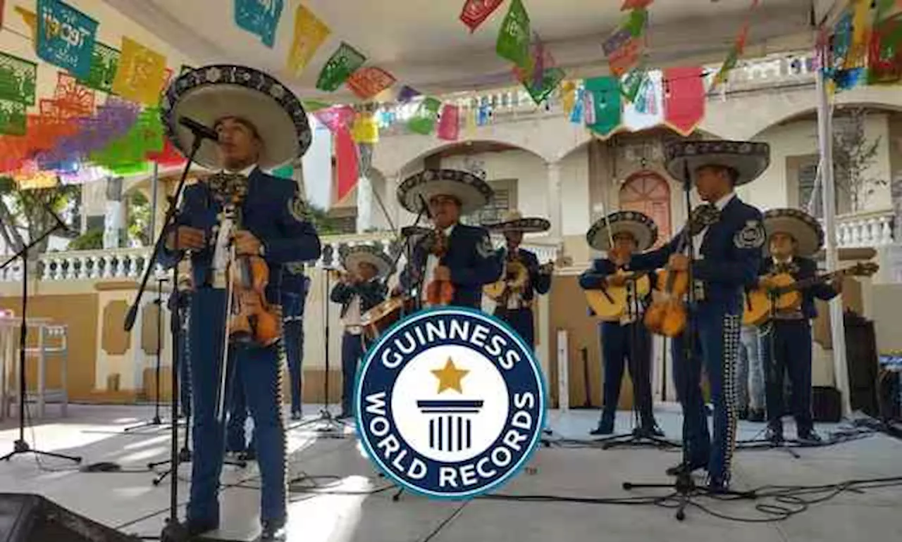 En la CDMX buscan romper récord Guinness de mariachis tocando al unísono