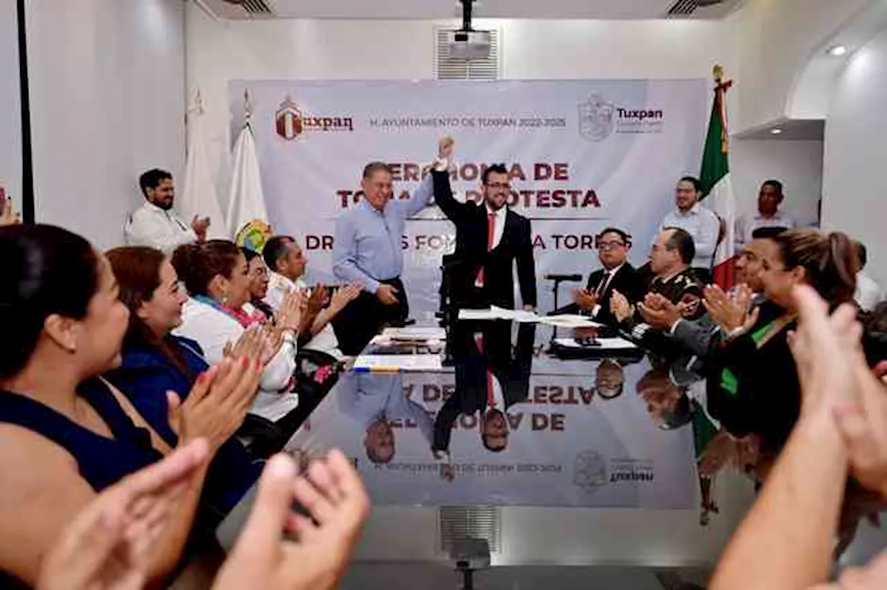 Jesús Fomperoza Torres rinde protesta como presidente municipal de Tuxpan