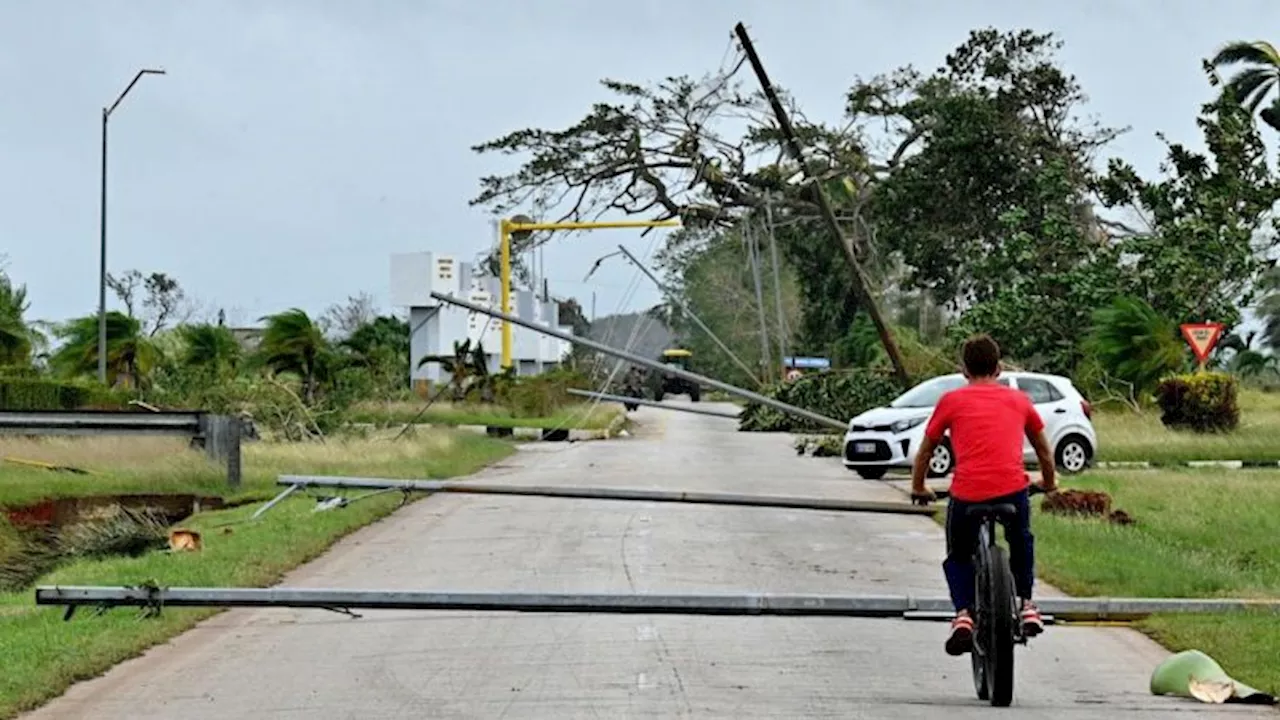 El huracán Rafael causa en La Habana unos 461 derrumbes y desplaza a casi 100.000 personas