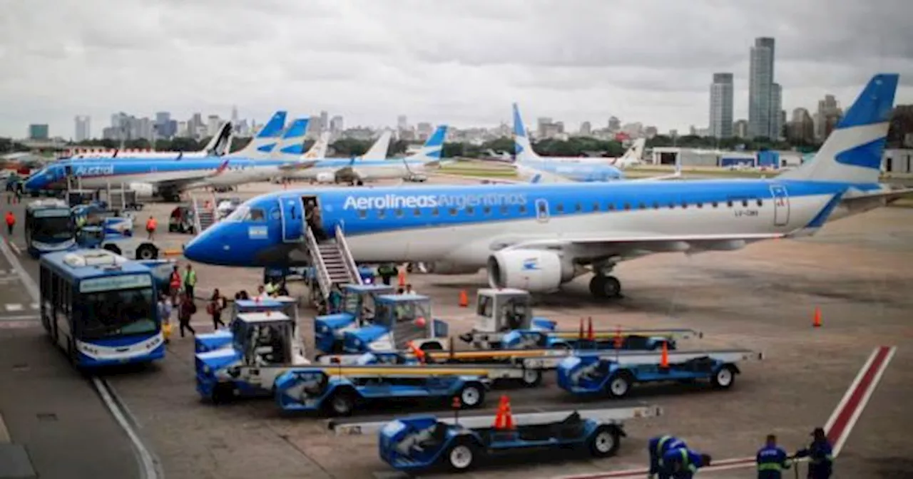 El Gobierno advirtió que Aerolíneas 'se privatiza o se cierra': la amenaza a Intercargo